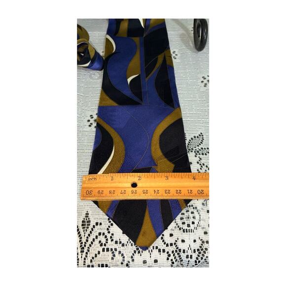 Jean-Paul Germain 100% Italian Silk Necktie 4"W x 57"L - Picture 6 of 7